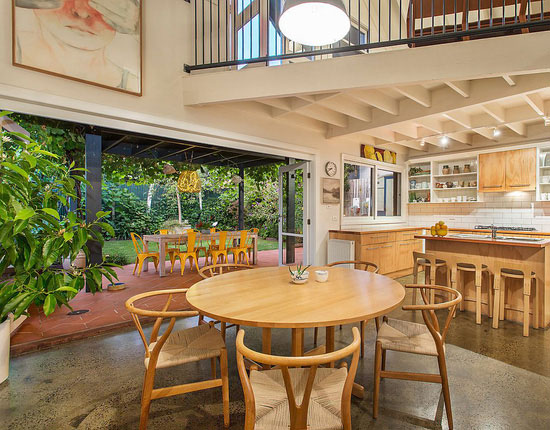 Ngôi nhà được ví như ốc đảo giữa lòng thành phố