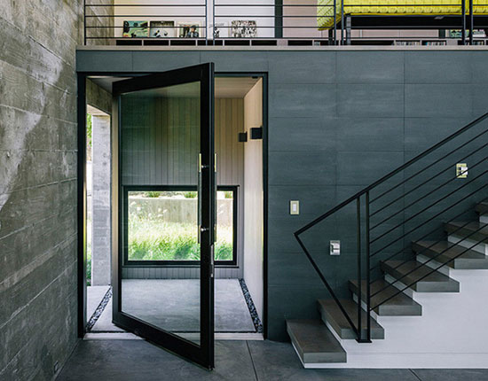 những cánh cửa xoay đang là lựa chọn của nhiều gia đình