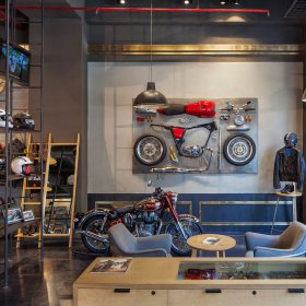 Thi công nội thất showroom xe máy độ Royal Enfield