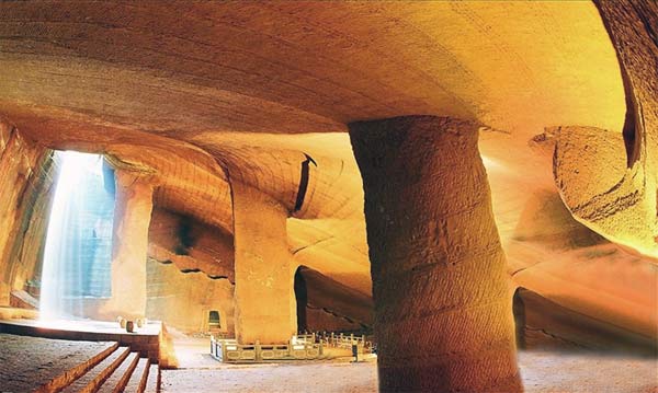 Một hang động trong quần thể Long Du (Ảnh: ancient-origins.net)