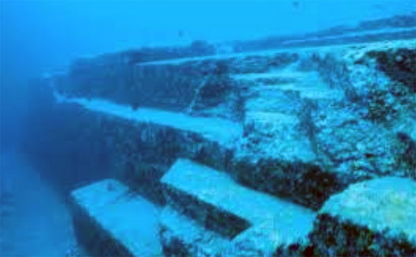 Những kiến trúc bậc thang dưới đáy biển (Ảnh: ancient-origins.net)